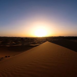 Desert Wilderness - Beautiful sunset landscape over the sand dunes o #998649