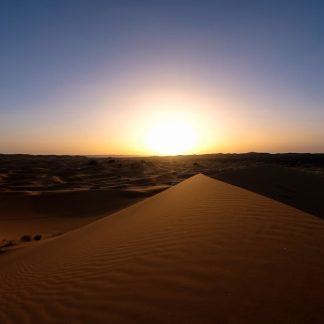 Desert Wilderness - Beautiful sunset landscape over the sand dunes o #998649